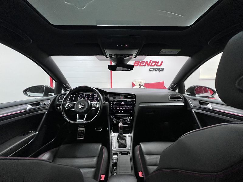 Volkswagen Golf GTI TCR, 2.0 TSI 213 kW - fotka 19 z 46