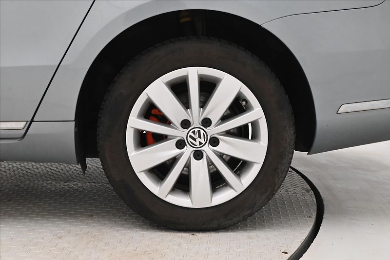 Volkswagen Passat 2,0 TDI 103kW DSG Nová STK - fotka 29 z 29