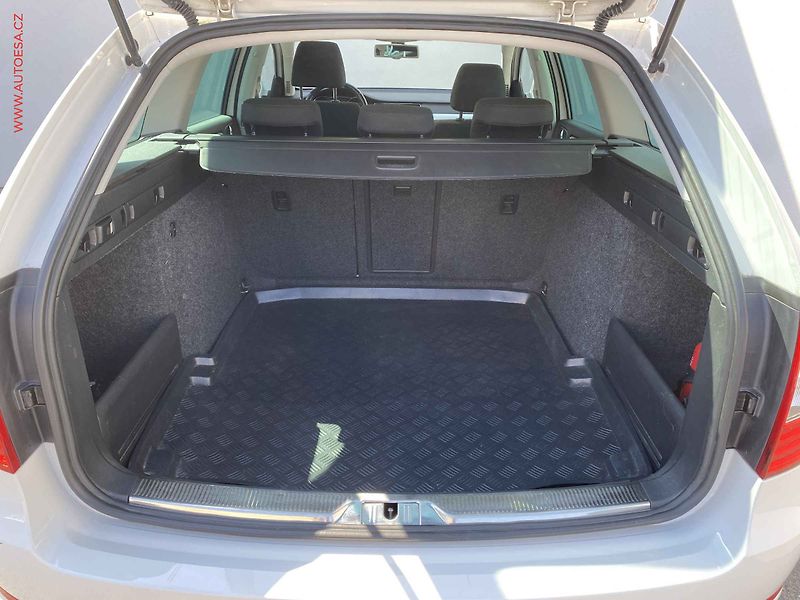 Škoda Superb (2015) 1.6 TDi, Ambition, TZ, panor - fotka 7 z 17