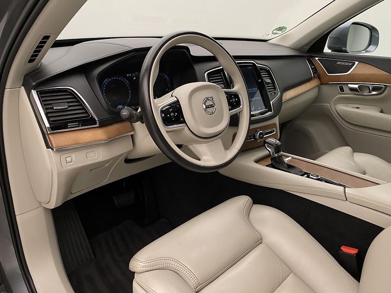 Volvo XC90 D5 AWD INSCRIPTION REZERVACE - fotka 4 z 54