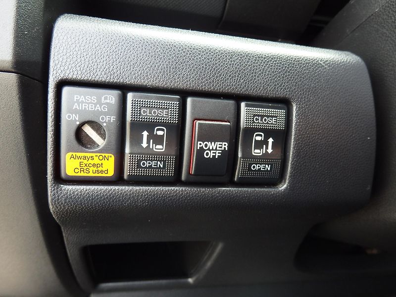 Mazda 5 2.0i GTA SPORT, KŮŽE, XENONY - fotka 17 z 21