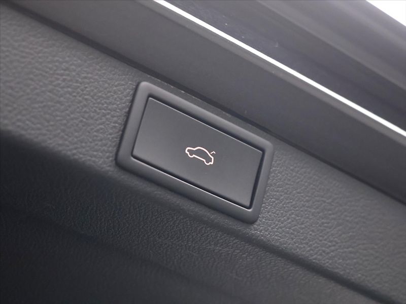 Škoda Octavia RS 2,0 TDI  147kW DSG 1.Maj. D - fotka 11 z 45