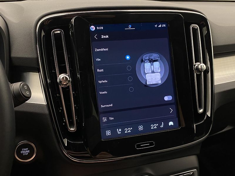 Volvo XC40 B3 DARK PLUS AUT CZ - fotka 53 z 56