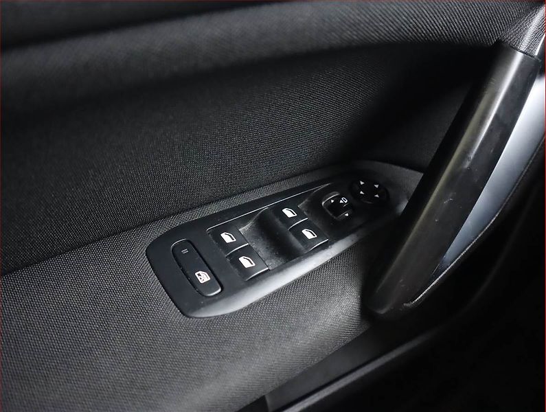 Peugeot 308 (2016) 1.6 BlueHDi, Serv.kniha, Navi - fotka 17 z 19