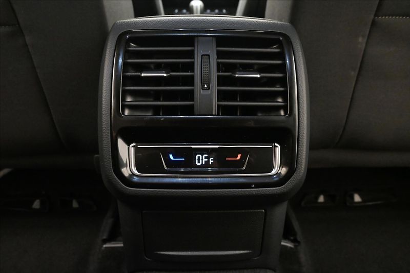 Volkswagen Passat 2,0 TDI 110kW DSG Business Zár - fotka 22 z 32