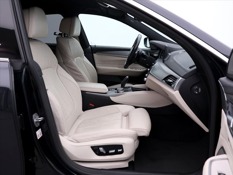 BMW Řada 6 3,0 250kW 640i xD GT CZ DPH - fotka 12 z 46