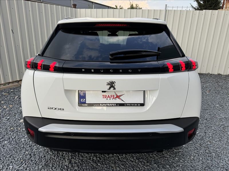 Peugeot 2008 1,2 i ALLURE DPH 1.maj původČR - fotka 12 z 50