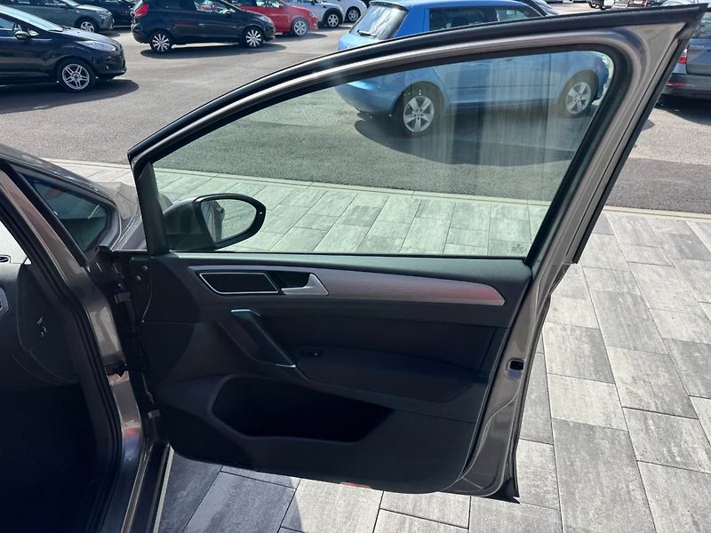 Volkswagen Golf Sportsvan (2016) Comfortline 1,2 TSI 81 KW - fotka 24 z 38
