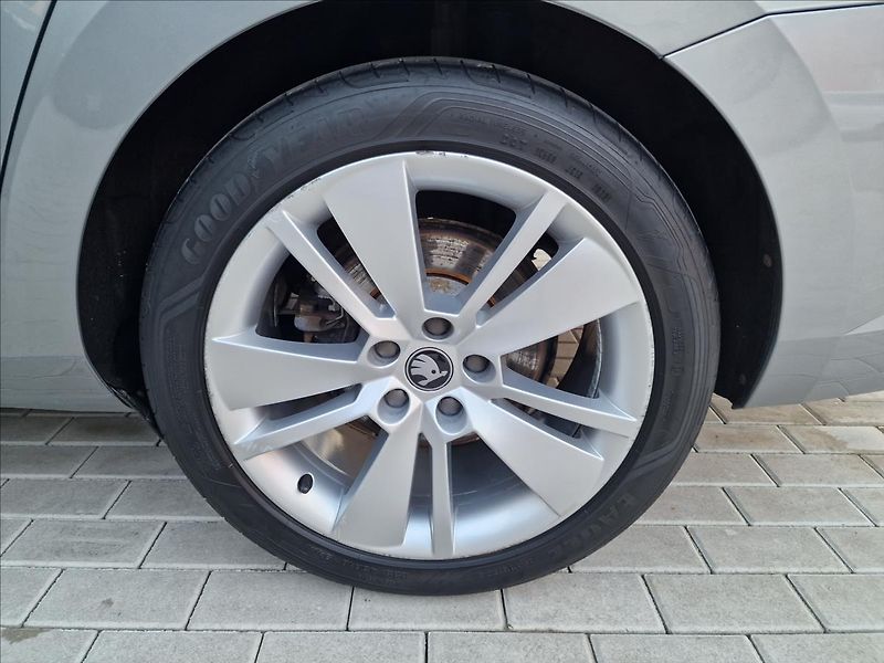 Škoda Superb 2.0TDI 110kW Style Combi,1Maj - fotka 44 z 49
