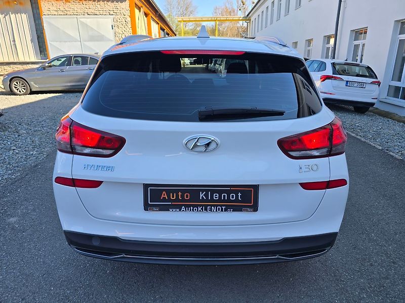 Hyundai i30 1.6CRDi COMFORT LED KAMERA NAV - fotka 6 z 35