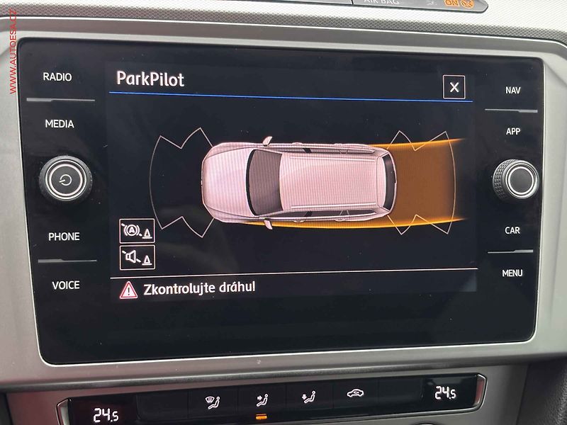 Volkswagen Passat (2017) 2.0 TDi, Navi, AC - fotka 16 z 17