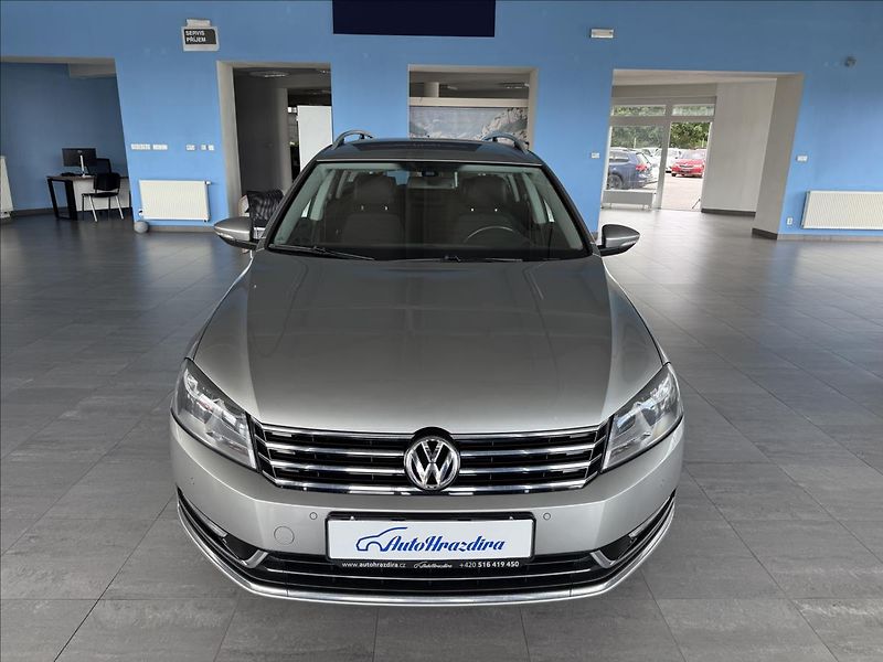 Volkswagen Passat 2,0   DSG,HIGHLINE,SERVISKA - fotka 2 z 30