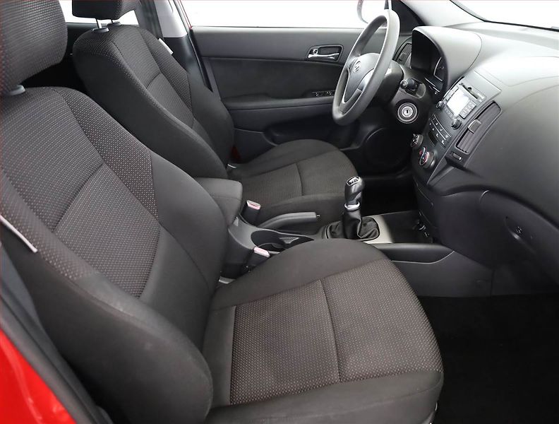 Hyundai i30 (2011) 1.6 CRDi, Serv.kniha, nová STK - fotka 7 z 13
