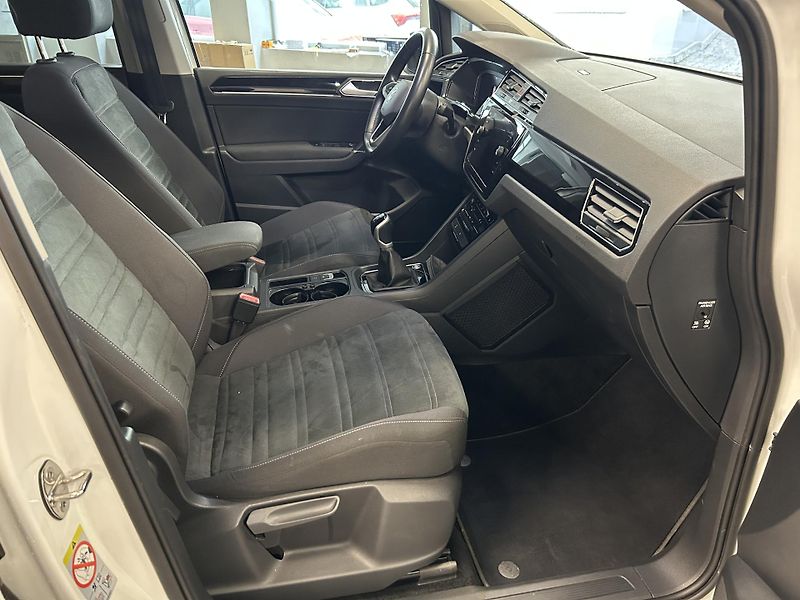 Volkswagen Touran (2023) 2.0TDi Highline LED Kamera TZ - fotka 34 z 35