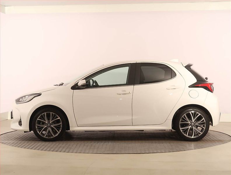 Toyota Yaris (2023) Executive 1.5 VVT-i, ČR,1.maj - fotka 3 z 19