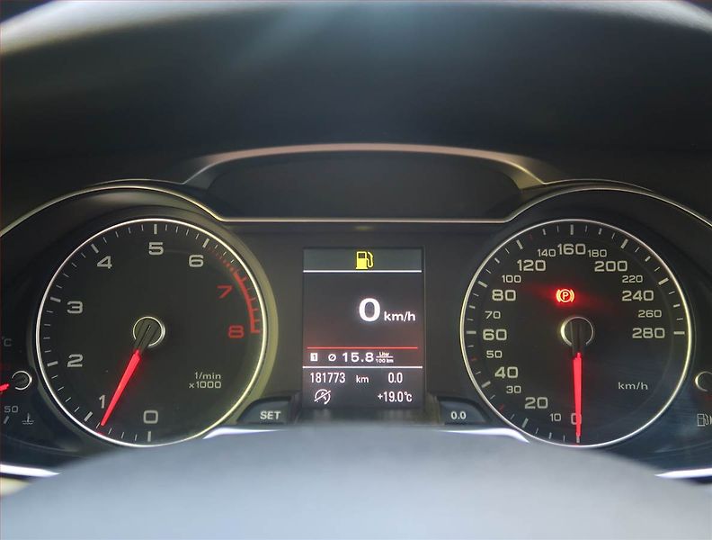 Audi A4 (2013) 1.8 TFSI, 4X4, Navi, Xenony - fotka 11 z 19