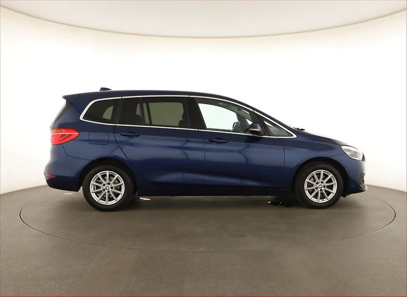 BMW Řada 2 (2020) 218i Gran Tourer, Automat - fotka 6 z 23