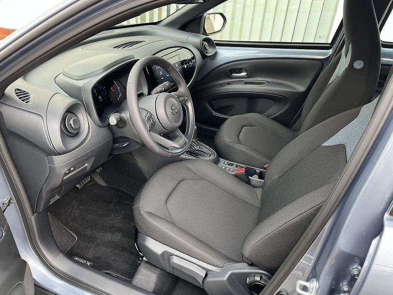 Toyota Aygo 1.5L HEV Comfort - fotka 9 z 26