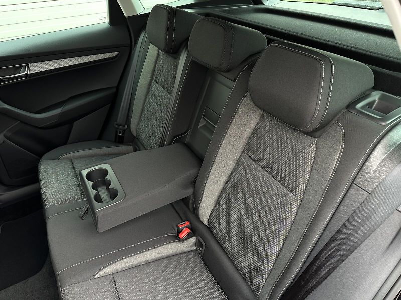 Škoda Karoq 1.5TSi DSG 150PS Top & Selecti - fotka 32 z 40