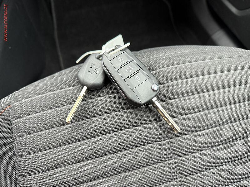 Peugeot 2008 (2023) 1.2 PT, ČR, Active - fotka 18 z 19