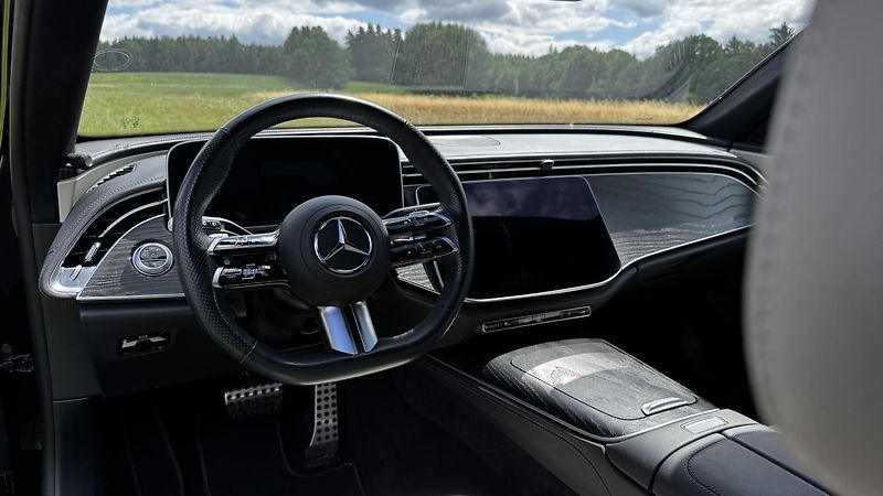 Mercedes-Benz Třídy E E220d, AMG, záruka, nájezd - fotka 13 z 22