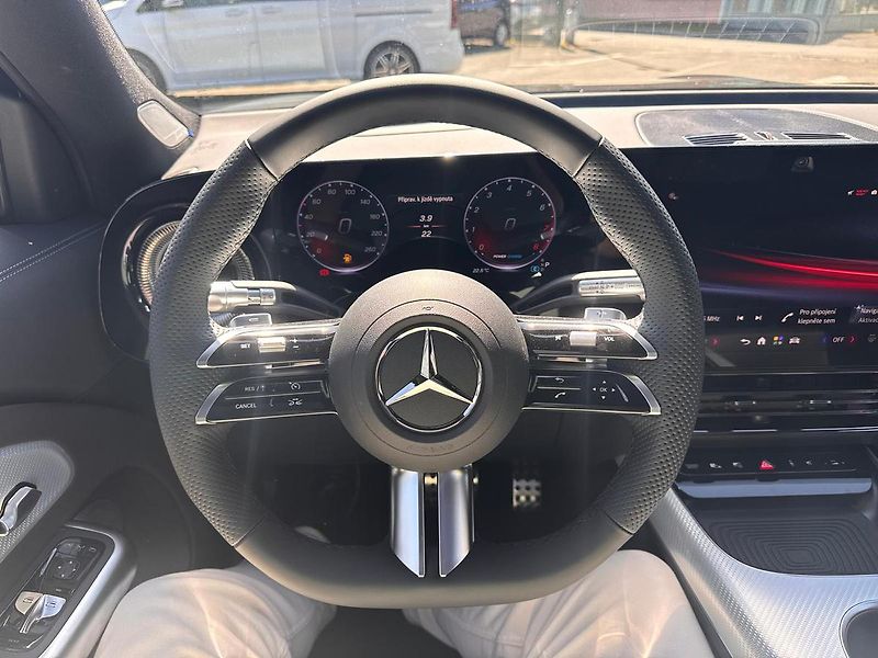 Mercedes-Benz GLB (2026) 200 4MATIC - fotka 13 z 25