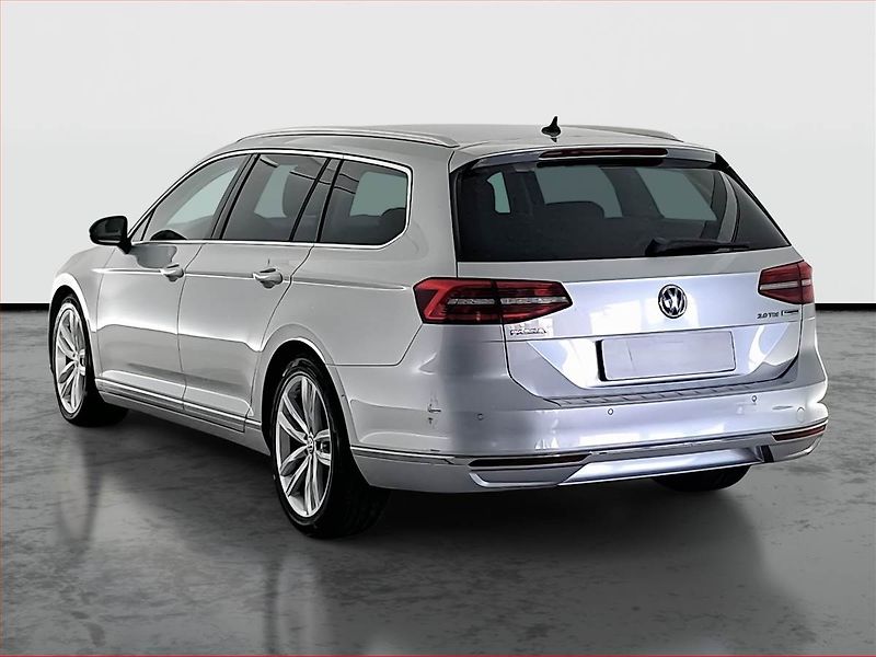 Volkswagen Passat (2015) Highline 2.0 TDI, Kůže, Navi - fotka 4 z 22