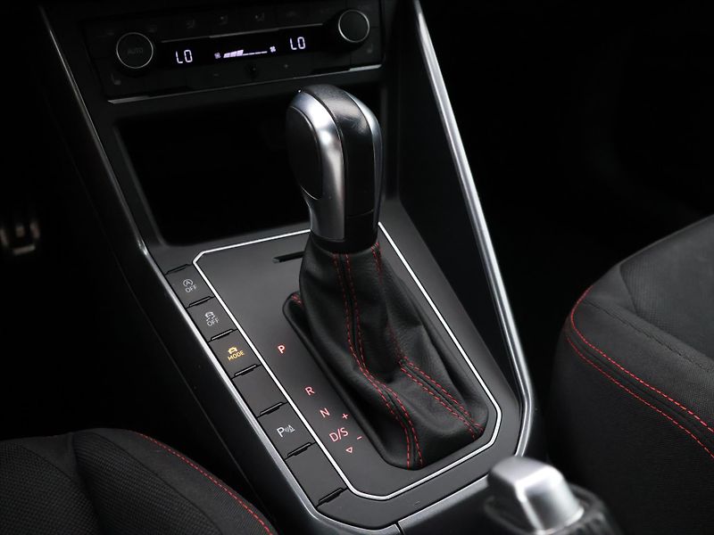 Volkswagen Polo 2,0 GTI 147kW DSG Virtual DPH - fotka 23 z 33
