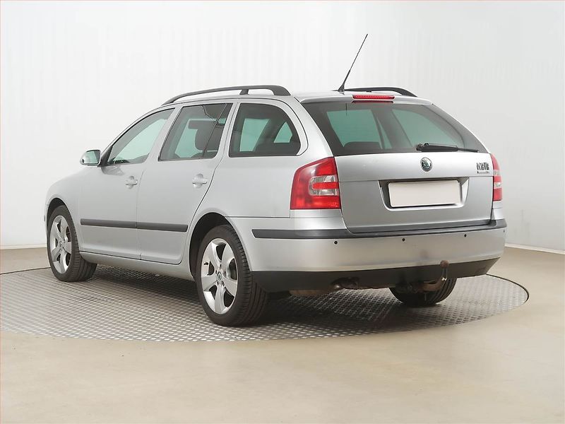 Škoda Octavia (2009) 1.9 TDI, po STK, Tažné - fotka 4 z 14