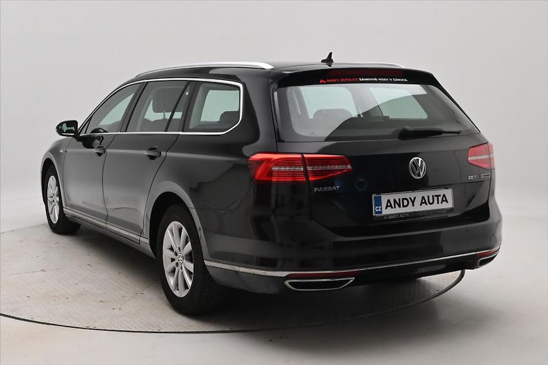 Volkswagen Passat 2,0 TDI 140 kW DSG 4Motion Zár - fotka 7 z 31