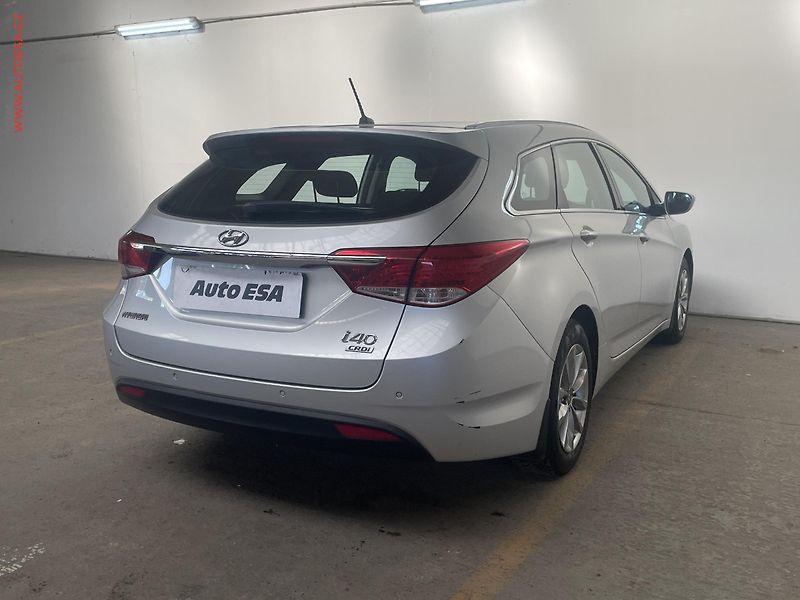 Hyundai i40 (2014) 1.7 CRDi, ČR, AC, TZ, park - fotka 4 z 16