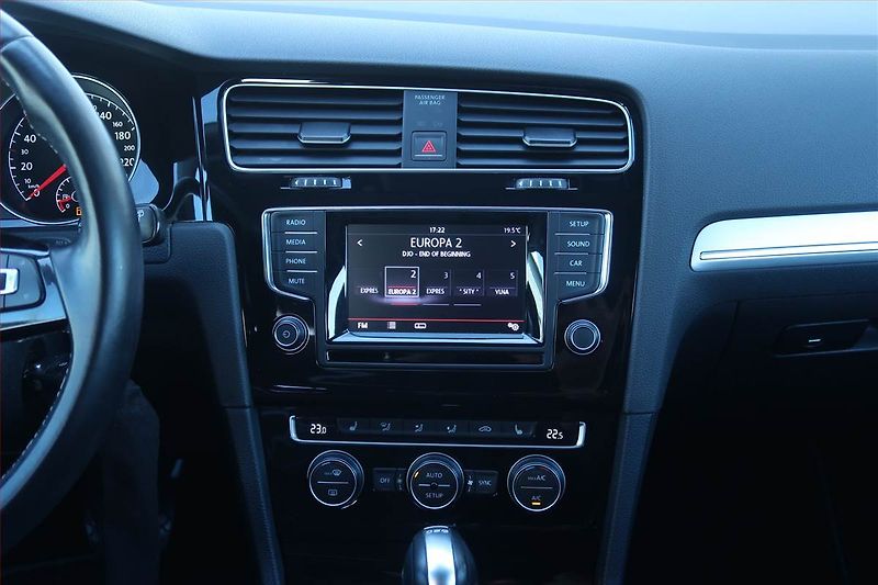 Volkswagen Golf (2014) Comfortline 1.6 TDI, Automat - fotka 12 z 23