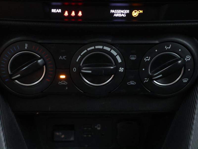 Mazda 2 1,5 Skyactiv-G 66kW REVOLUTION - fotka 15 z 24