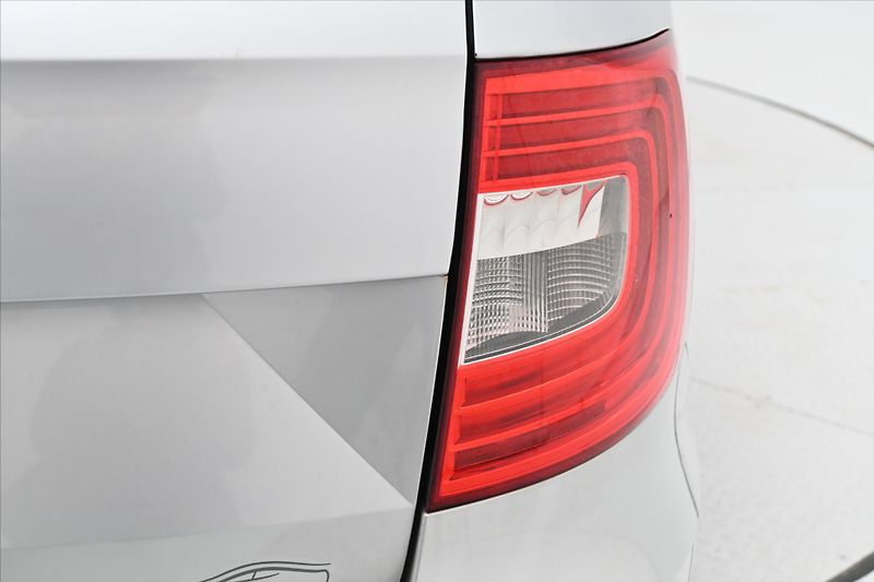 Škoda Superb 2,0 TDI 103 kW Ambition Servis - fotka 26 z 28
