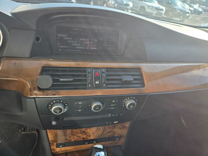 BMW Řada 5 (2005) 3.0 TDI  Automat - fotka 10 z 18