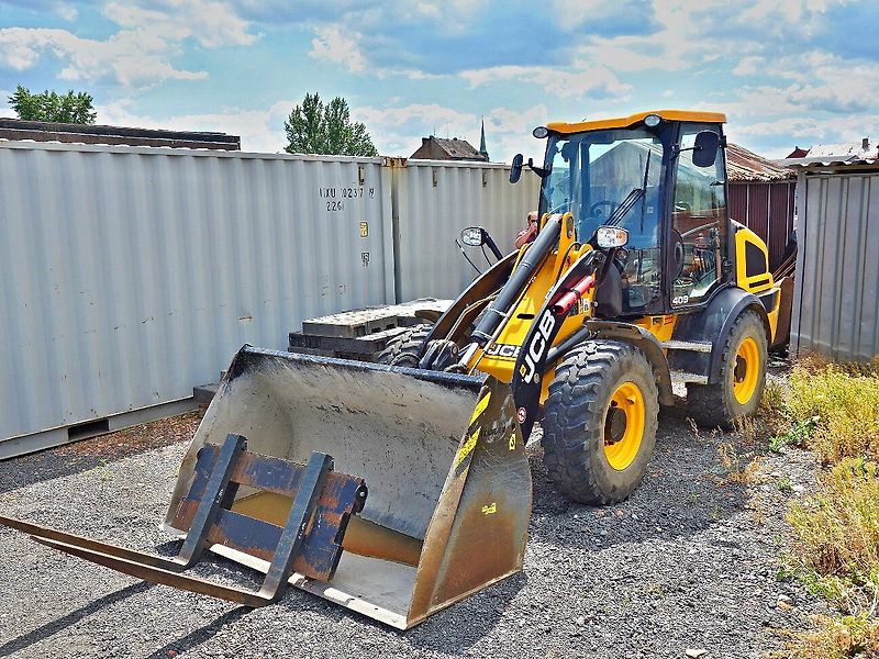 JCB (2017) JCB 409 T4 - fotka 3 z 3