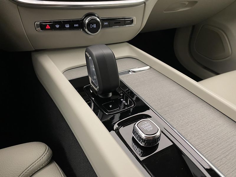 Volvo V60 B4 DARK PLUS AUT CZ - fotka 26 z 51