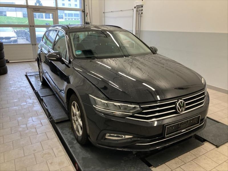 Volkswagen Passat 2,0 KAMERA 360,KEYLESS,VIRTUAL - fotografie inzerátu