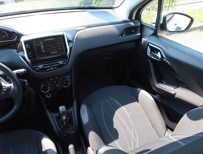Peugeot 208 (2014) 1.0 VTi, Tempomat - fotka 8 z 15