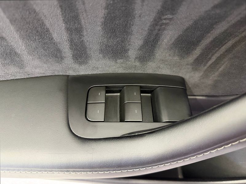 Tesla Model 3 LONG RANGE, DUAL MOTOR, 366 KW - fotka 30 z 33