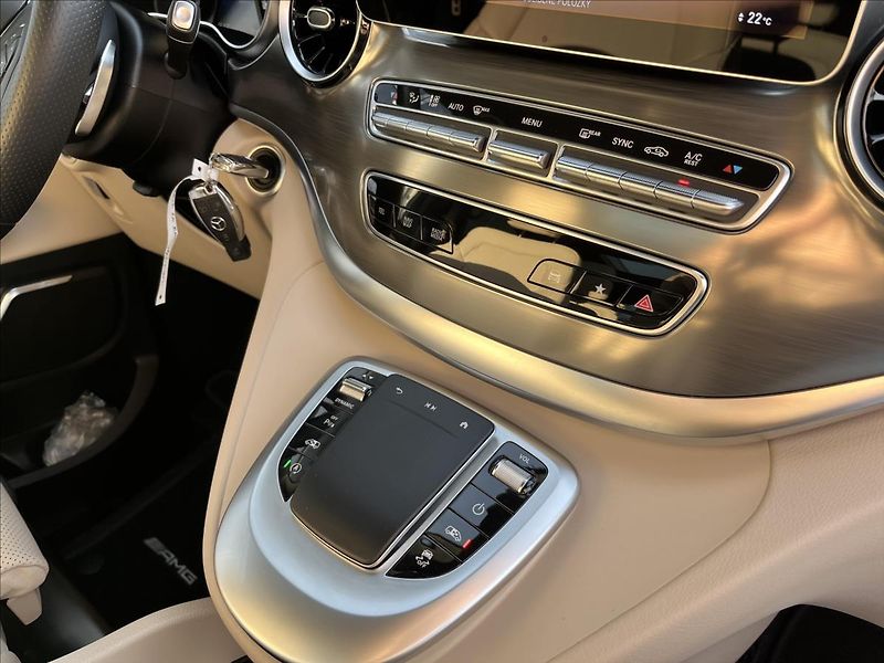 Mercedes-Benz Třídy V 300 d 4MATIC EXCLUSIVE AMG - fotka 18 z 28
