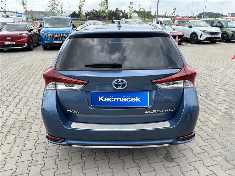 Toyota Auris 1,8 Hybrid e-CVT TS Executive - fotka 4 z 36