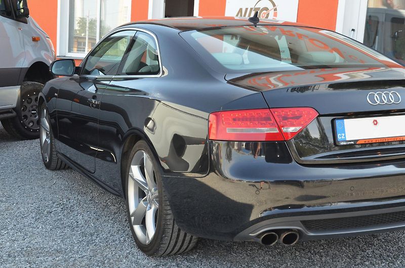 Audi A5 (2009) Coupe 2.0 TFSi 132kW S-LINE  - fotka 9 z 40