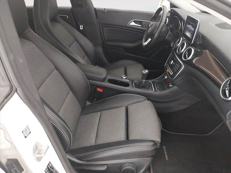 Mercedes-Benz CLA (2017) 180, ČR,1.maj, Bi-Xenony - fotka 9 z 18