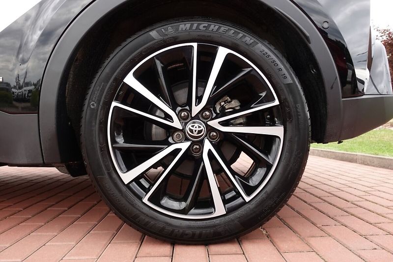 Toyota C-HR 2,0HSD 4x4 Executive Premiere - fotka 8 z 37