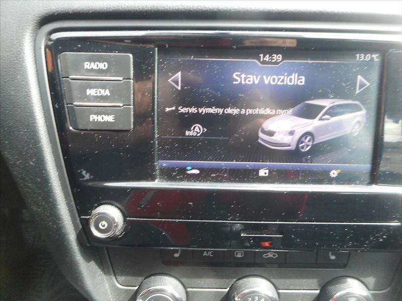 Škoda Octavia 1,6 TDi - fotka 16 z 22