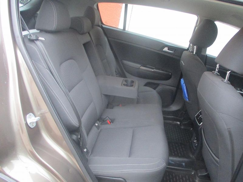 Kia Sportage 2.0 CRDi 4x4 ČR - fotka 13 z 32
