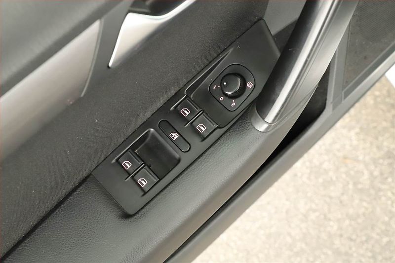 Volkswagen Passat (2012) 1.6 TDI, Navi, Tempomat - fotka 11 z 14