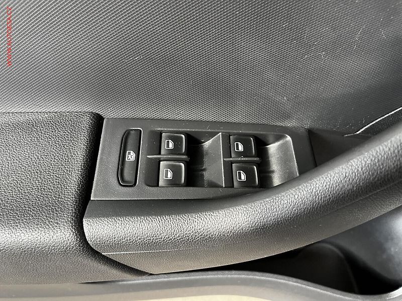 Škoda Rapid (2015) 1.6 TDi, Ambition, DSG, xenon - fotka 12 z 16