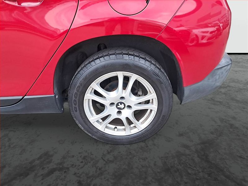 Peugeot 2008 (2019) 1.2 PureTech, Serv.kniha - fotka 15 z 17